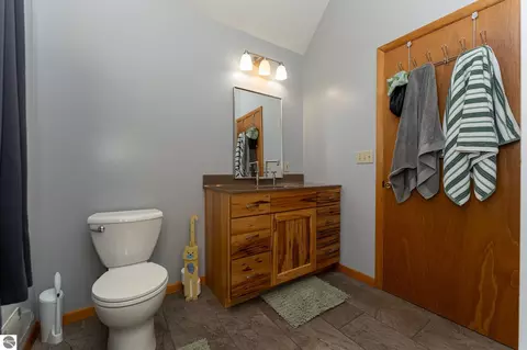 Bath - 9355 W Blanchard Rd, Blanchard, MI 49310 photo 1 of 3