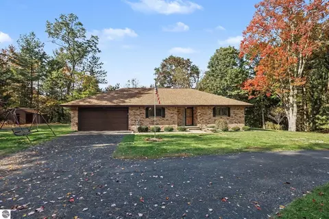 5310 S Riverview Dr, Lake City, MI 49651