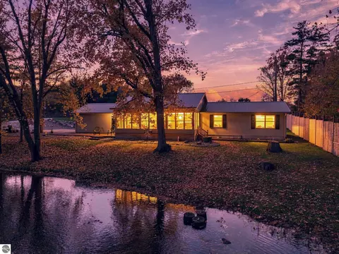 89 River Dr, Merritt, MI 49667