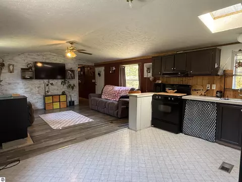 9899 E 18 12 Rd, Manton, MI 49663 photo 2