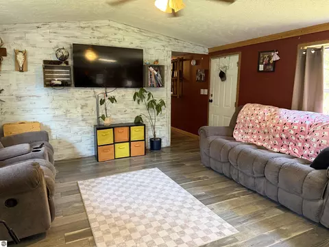 9899 E 18 12 Rd, Manton, MI 49663 photo 5