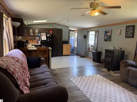 9899 E 18 12 Rd, Manton, MI 49663 photo 4