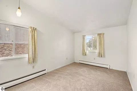 Bedroom - 525 N Pine River St, Ithaca, MI 48847 photo 1 of 2