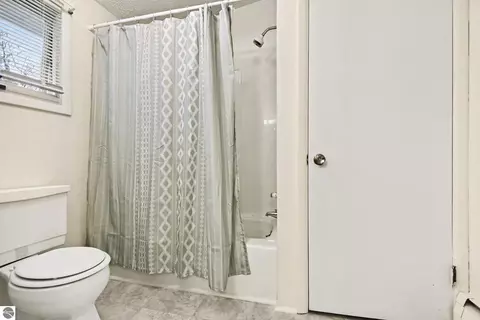 Bath - 525 N Pine River St, Ithaca, MI 48847 photo 3 of 3