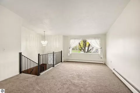 Living - 525 N Pine River St, Ithaca, MI 48847 photo 1 of 3