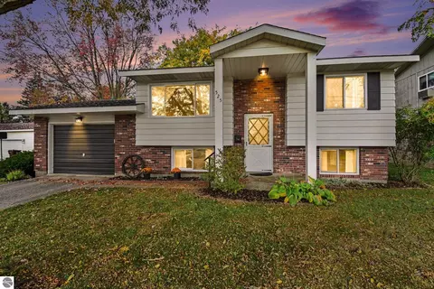 Exterior - 525 N Pine River St, Ithaca, MI 48847 photo 3 of 3