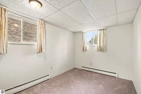 Bedroom - 525 N Pine River St, Ithaca, MI 48847 photo 2 of 2