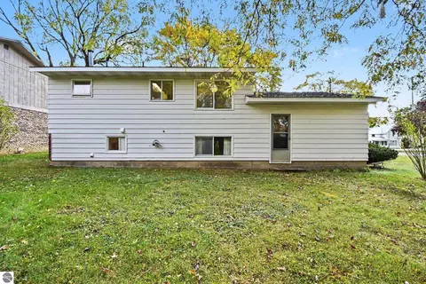 Exterior - 525 N Pine River St, Ithaca, MI 48847 photo 2 of 3