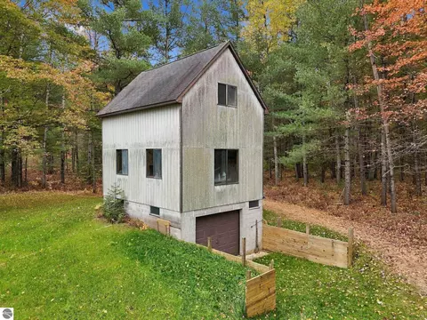 3145 W Blair Townhall Rd, Traverse City, MI 49685