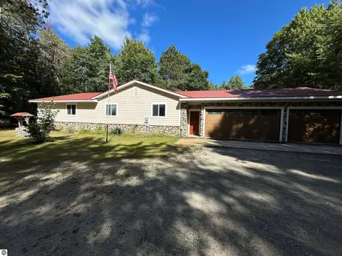 11929 NE Lake Valley Rd, Kalkaska, MI 49646
