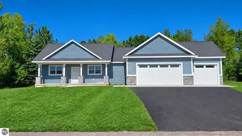 8880 Acres Run Dr, Traverse City, MI 49684