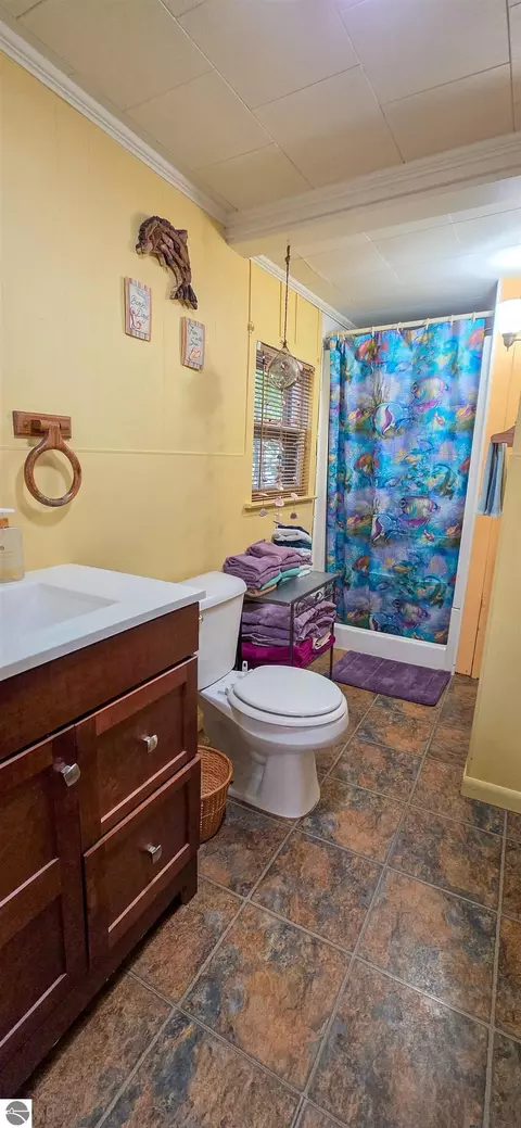 Bath - 5394 E 14th St, Au Gres, MI 48703 photo 1 of 1