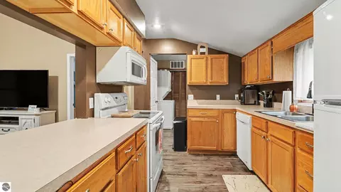 Kitchen - 515 N Ithaca St, Ithaca, MI 48847 photo 2 of 2