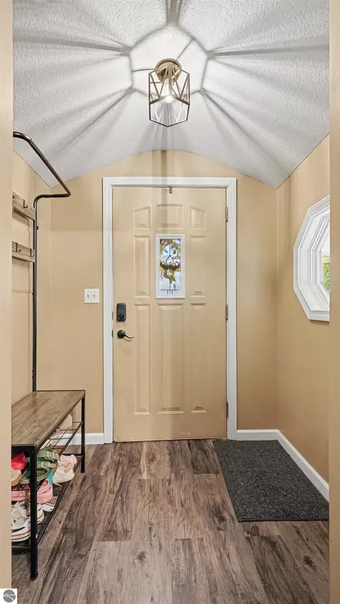 Entry Way - 515 N Ithaca St, Ithaca, MI 48847 photo 1 of 3