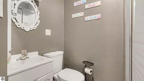 Bath - 515 N Ithaca St, Ithaca, MI 48847 photo 2 of 2