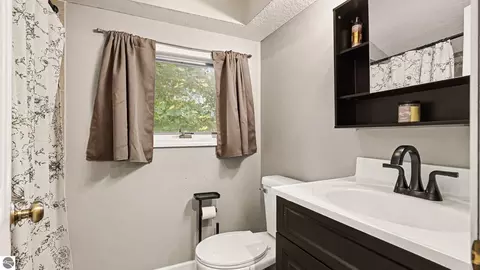 Bath - 515 N Ithaca St, Ithaca, MI 48847 photo 1 of 2