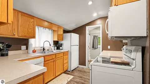 Kitchen - 515 N Ithaca St, Ithaca, MI 48847 photo 1 of 2