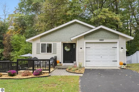 1413 Valley Dr, Traverse City, MI 49685