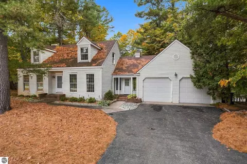 2901 Old Farm Ln, Traverse City, MI 49685