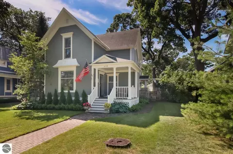 628 Washington St, Traverse City, MI 49686