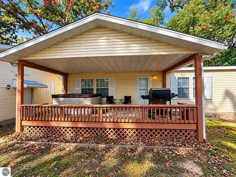 109 Maple Blfs, Prudenville, MI 48651