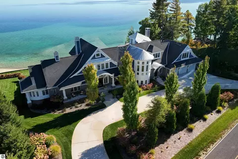 10860 Bluff Rd, Traverse City, MI 49686