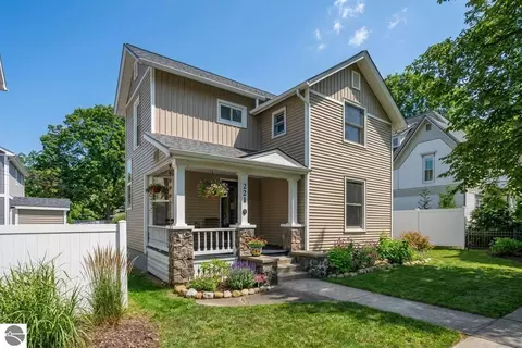 221 Boardman Ave, Traverse City, MI 49686