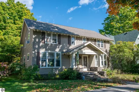 318-320 Seventh St, Traverse City, MI 49684