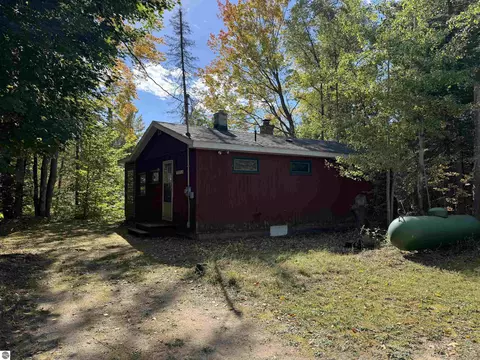 5767 NW Chaney Creek Dr, Rapid City, MI 49676