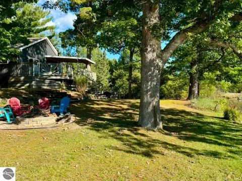 6688 NW Aarwood Rd, Rapid City, MI 49676