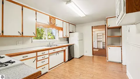 Kitchen - 202 Union St, Ithaca, MI 48847 photo 2 of 2