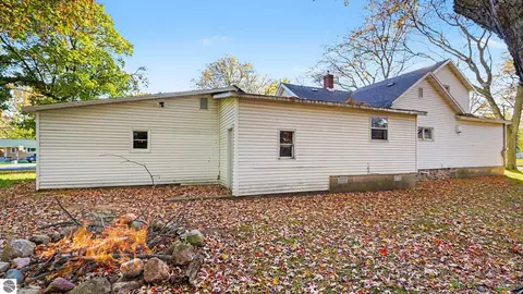 Exterior - 202 Union St, Ithaca, MI 48847 photo 3 of 4