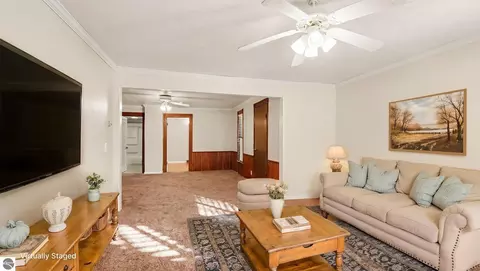 Living - 202 Union St, Ithaca, MI 48847 photo 4 of 4