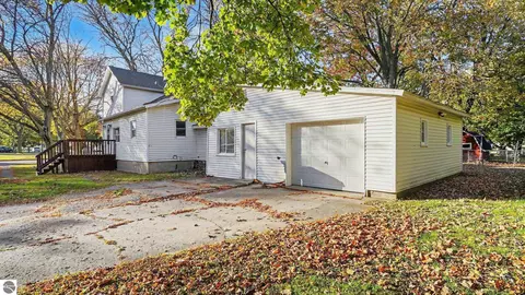 Exterior - 202 Union St, Ithaca, MI 48847 photo 2 of 4