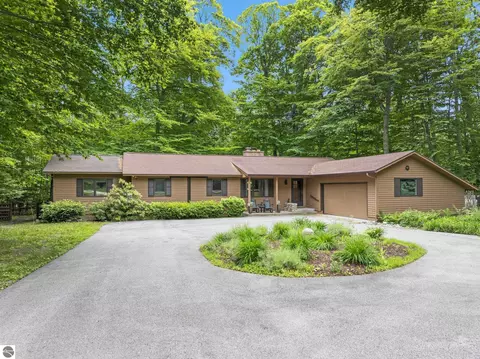 3862 N Trillium Dr, Leland, MI 49654