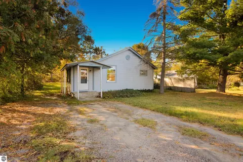2791 Concord St, Traverse City, MI 49684