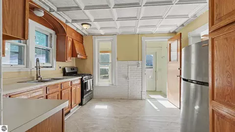 Kitchen - 520 N Jeffery Ave, Ithaca, MI 48847 photo 2 of 2