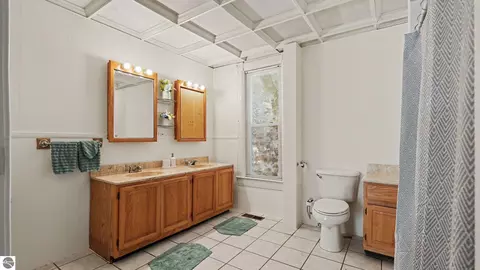 Bath - 520 N Jeffery Ave, Ithaca, MI 48847 photo 1 of 2