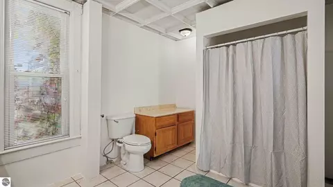 Bath - 520 N Jeffery Ave, Ithaca, MI 48847 photo 2 of 2