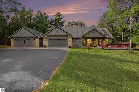 3661 Rollin Hill Ct, Oscoda, MI 48750
