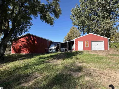 Exterior - 1601 Taft Rd, Remus, MI 49340 photo 5 of 5