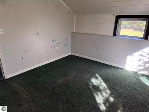 Bedroom - 1601 Taft Rd, Remus, MI 49340 photo 2 of 2