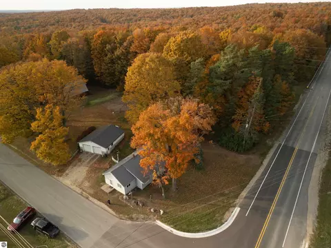 5981 Croy Lake Rd NE, Mancelona, MI 49659