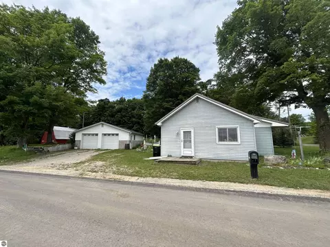 5981 Croy Lake Rd NE, Mancelona, MI 49659