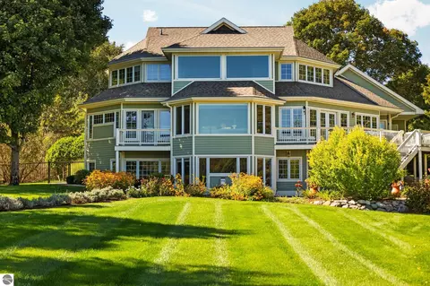 561 S Lake Shore Dr, Lake Leelanau, MI 49653
