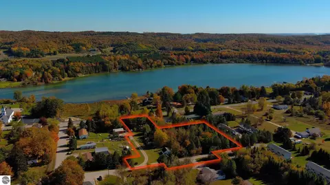 512 S Lake Shore Dr, Lake Leelanau, MI 49653
