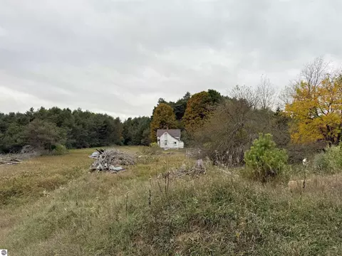 5407 S Good Harbor Trl, Cedar, MI 49621 photo 27