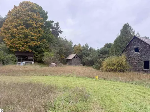 5407 S Good Harbor Trl, Cedar, MI 49621 photo 7