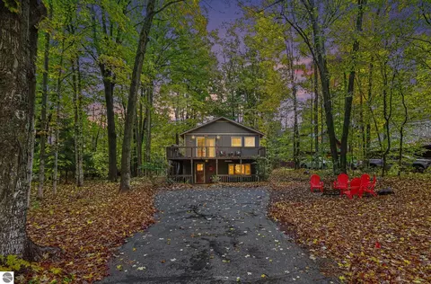 7881 Otsego Ct, Thompsonville, MI 49683