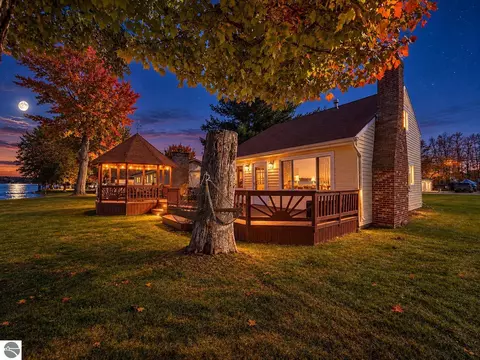 2267 Long Pt, Houghton Lake, MI 48629